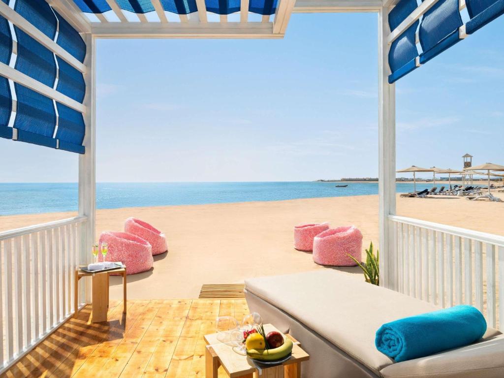 Praia privativa do Mövenpick Resort Soma Bay